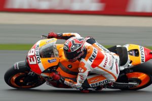 ماركيز أول المنطلقين في سباق بريطانيا للدراجات النارية