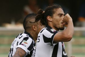 هدف عكسي يقود يوفنتوس للفوز في أولى مبارياته بالدوري الإيطالي 