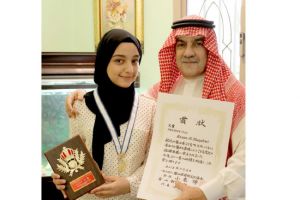 رزان المقهوي تتلقى التهاني لفوزها بدرجة الشرف في الفن والإبداع من طوكيو
