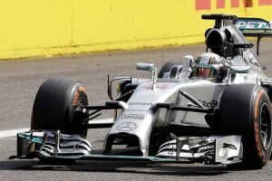 هاميلتون يتوج بطلا للسباق الإيطالي ومرسيدس يحكم قبضته على بطولة فورمولا- 1