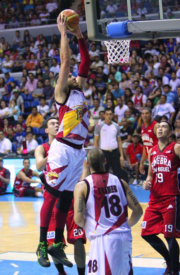 لاعب فريق نيوجرسي نيتس في دوري المحترفين الأميركي NBA جوش بون