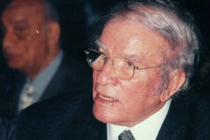 رحيل الكاتب المصري الساخر أحمد رجب عن عمر ناهز 86 عاما