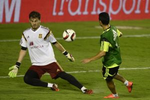 كاسياس يتلقى الدعم في احتفاله بمرور 15 عاما على مشاركته مع ريال