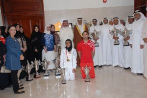 النعيمي يكرم المدارس الفائزة بكؤوس التفوق الرياضي