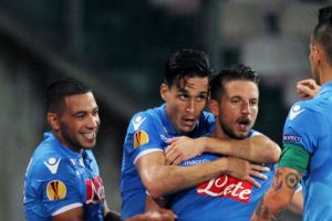 نابولي يقلب تأخره لفوز على سبارتا براغ