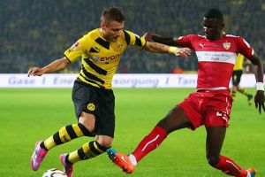 دورتموند يفلت من الخسارة وليفركوزن إلى الوصافة