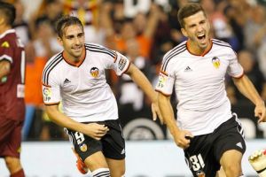 فالنسيا يتصدر الليغا بالفوز على غرناطة