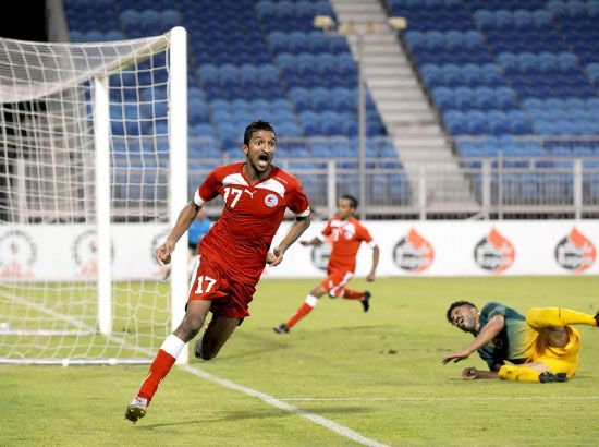 فرحة محمد الرميحي بتسجيله الهدف الثاني