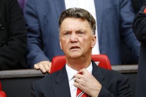 فان جال يعض أصابع الندم على السماح برحيل ويلبيك