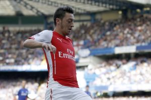 أوزيل يسافر إلى ميونيخ للخضوع للفحص الطبي 