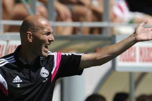 زيدان مهدد بالإيقاف عن تدريب الفريق الرديف لريال بسبب عدم تقدمه بالتصاريح اللازمة