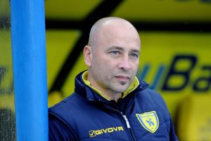 كييفو يقيل مدربه كوريني لسوء النتائج