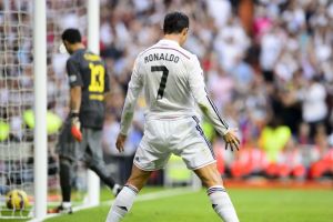 ريال مدريد يعاقب برشلونة بثلاثية ويشعل صراع المقدمة بالدوري الأسباني 