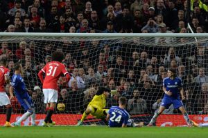 فان بيرسي يحرم تشيلسي من الفوز على مانشستر يونايتد