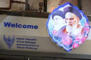 قطار جديد فخم انطلق من بوداست يصل إلى طهران 