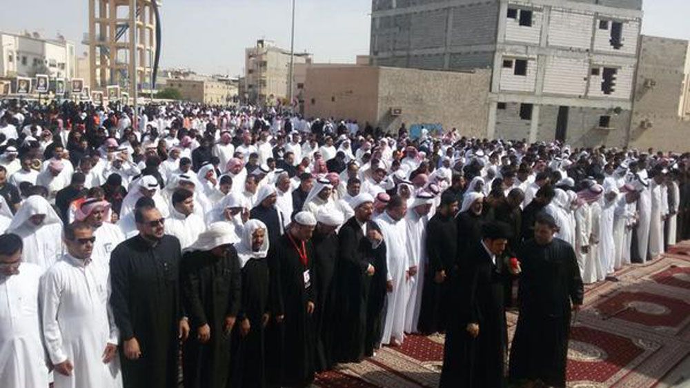 صلاة الظهرين قبيل تشييع الضحايا