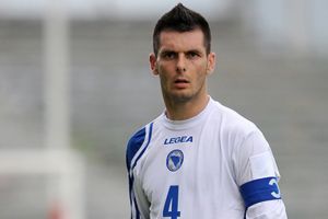 سباهيتش مدافع ليفركوزن يمدد تعاقده حتى 2016