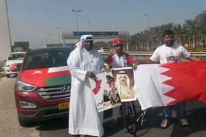 الرحالة العماني الشبيبي يصل البحرين عبر دراجته الهوائية