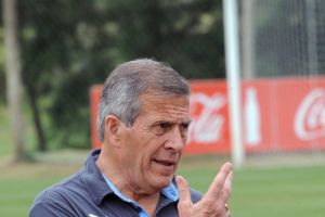 تاباريز يؤكد عدم مشاركة سواريز في المباراة الودية أمام منتخب تشيلي