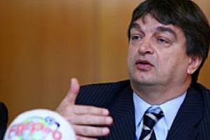 شامبين يدعو إلى انتخابات نزيهة لرئاسة الفيفا