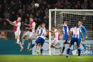 أياكس يواصل صحوته ويكتسح هيرنفين برباعية بالدوري الهولندي