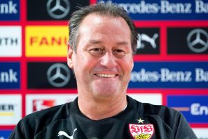 شتوتجارت يعين هوب ستيفنز مدرباً جديداً له
