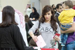 ناخبون يدلون بأصواتهم في جو «كئيب» بـ «سابعة الجنوبية» مع استمرار الحملات الانتخابية