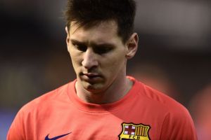 برشلونة يطلب إلغاء إنذار ميسي أمام بلنسية والشرطة تخفق في التوصل للمشجع الذي اعتدى عليه