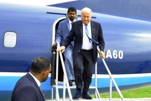 بلاتر يقول إن الفيفا غير مسئول عن ظروف العمل في قطر