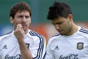 اغويرو سيحاول اقناع ميسي بالانضمام إلى سيتي