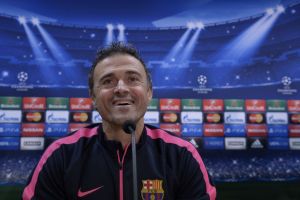 انريكي: يحب على لاعبي برشلونة الدفاع ككتلة واحدة لإيقاف خطورة ابراهيموفيتش