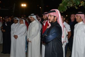 خالد بن حمد يُعلن عن إطلاق 'تحدي سموه للسباحة' من السعودية إلى البحرين' 2015