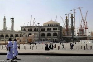 خادم الحرمين يوافق على إقامة مظلات في الساحات المحيطة بالحرام المكي