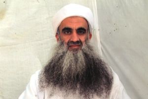 مسئول أميركي سابق يعترف باستخدام الإيهام بالغرق مع معتقلي غوانتانامو