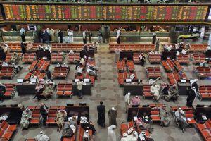 تراجع النفط يضغط على البورصات العربية