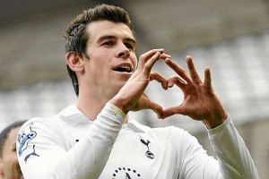 فان جال يرفض التعقيب على شائعات انتقال بيل لمانشستر