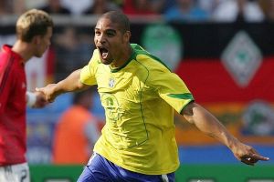 ادريانو 'المشاغب' إلى الدرجة الثانية في فرنسا