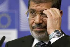 بدء محاكمة مرسي و14 آخرين في 'أحداث قصر الاتحادية'