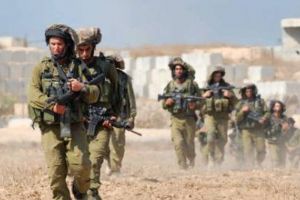 القوات الإسرائيلية تقتل فلسطينياً كان يلقي الحجارة على سيارات