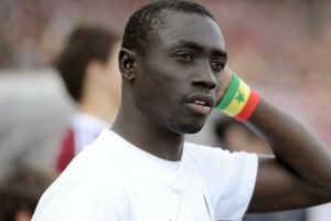 سيسي مهاجم نيوكاسل يعتذر عن عنفه بحق كولمان