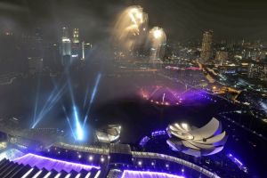 شاهد الصور... احتفالات في مدن وعواصم بحلول السنة الميلادية الجديدة 2015