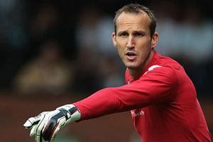 الحارس الأسترالي مارك شوارزر ينتقل إلى صفوف ليستر سيتي في صفقة انتقال حر