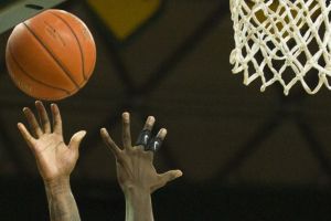 هوكس يسقط بيستونز ويحقق فوزه السابع على التوالي بدوري السلة الأمريكي