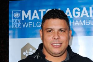 الظاهرة رونالدو يؤكد تفوق كريستيانو على ميسي وأحقيته بالكرة الذهبية