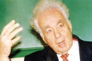 «جمالية الشعر... عنصرية الشاعر»!