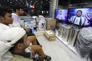 مسلحون حوثيون يحيطون بمقر إقامة رئيس اليمن بدلا من الحرس الجمهوري