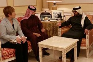 عبدالله بن راشد يلتقي خبيرة رفع الأثقال اليابانية ريكو