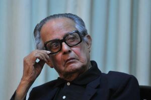 وفاة رسام الكاريكاتير الهندي لاكسمان عن 94 عاماً