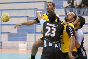 الأهلي يستعيد صدارة دوري كبار اليد