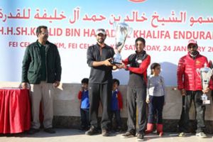 ناصر بن حمد يتوج الفائزين بسباق خالد بن حمد للقدرة ويشيد بالنجاح الكبير للبطولة